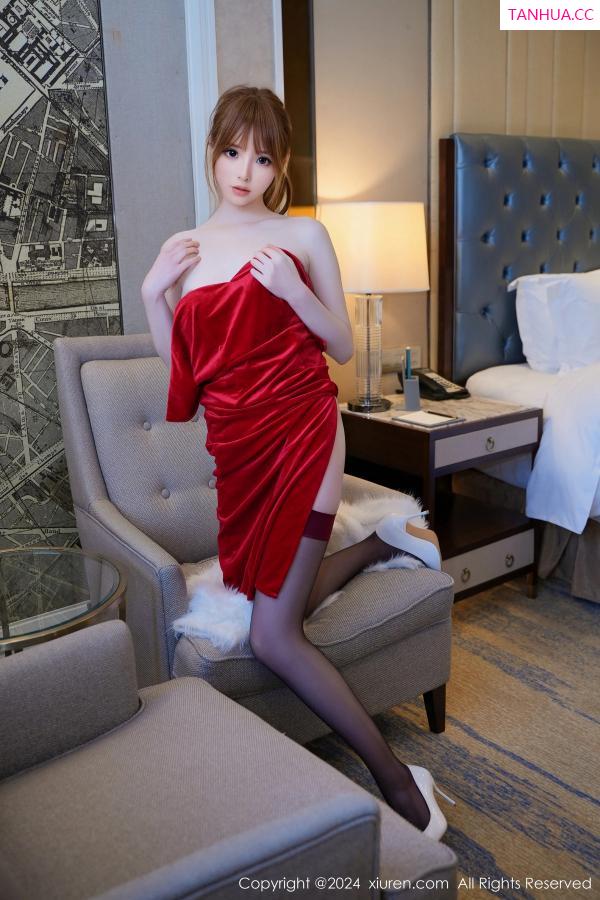   [XiuRen]高清写真图 2024.01.31 No.8040 梦灵儿Mini 黑丝美腿第10张图片